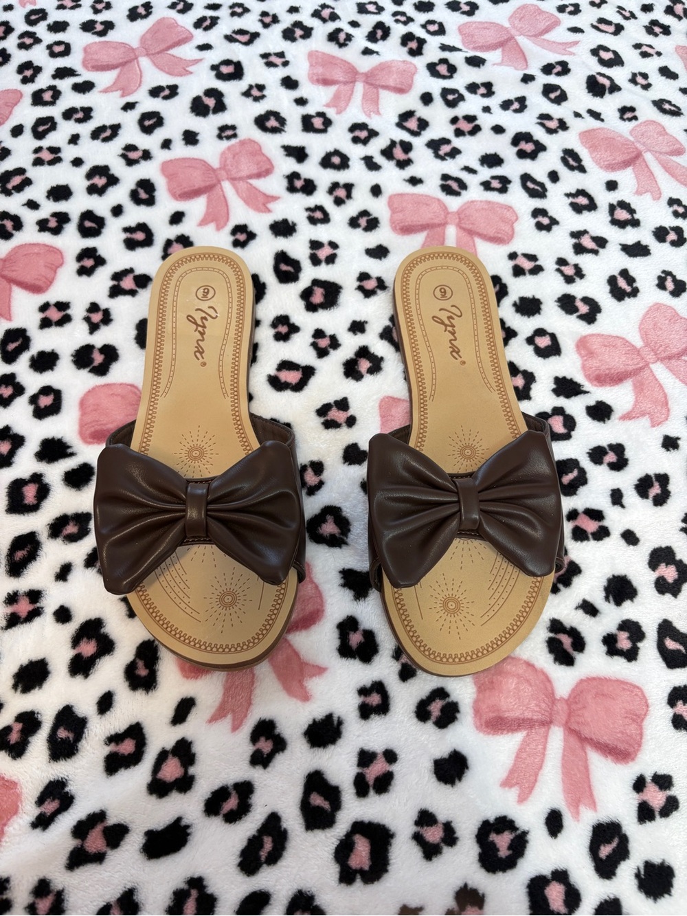 Cute Brown Bow Slides Size 9